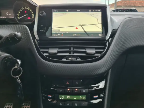 Peugeot 208 1.2 PureTech GT Line 23