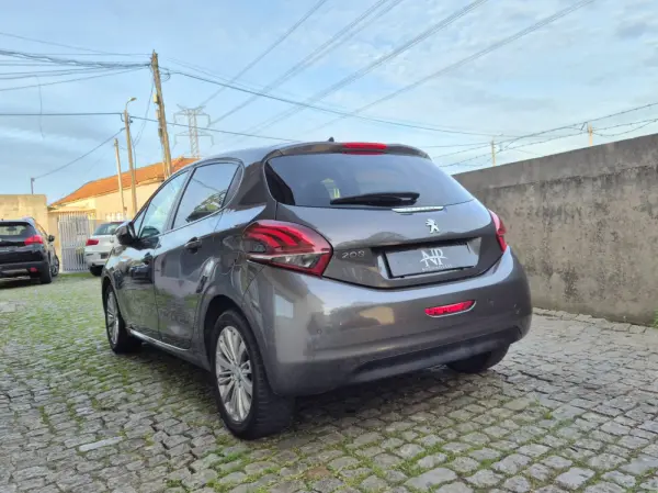 Peugeot 208 1.6 BlueHDi Style 2