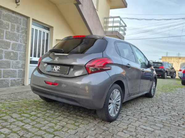 Peugeot 208 1.6 BlueHDi Style 3
