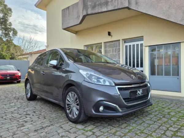 Peugeot 208 1.6 BlueHDi Style 4