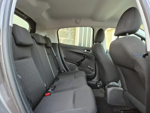 Peugeot 208 1.6 BlueHDi Style 6