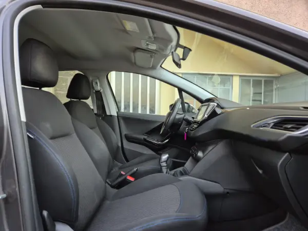 Peugeot 208 1.6 BlueHDi Style 8