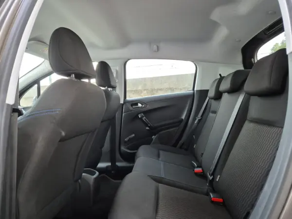 Peugeot 208 1.6 BlueHDi Style 10