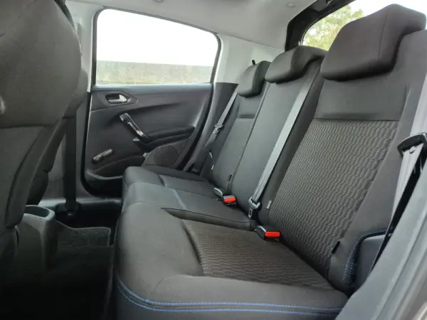Peugeot 208 1.6 BlueHDi Style 11
