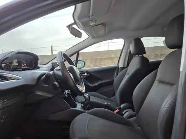 Peugeot 208 1.6 BlueHDi Style 12