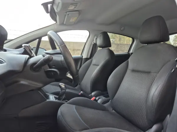 Peugeot 208 1.6 BlueHDi Style 13