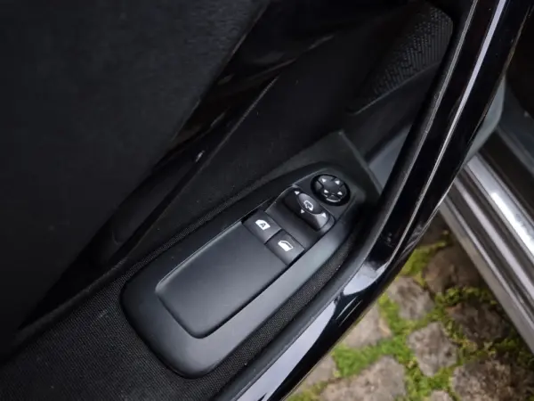Peugeot 208 1.6 BlueHDi Style 25