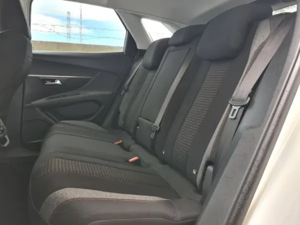 Peugeot 3008 1.6 BlueHDi Allure EAT6 12