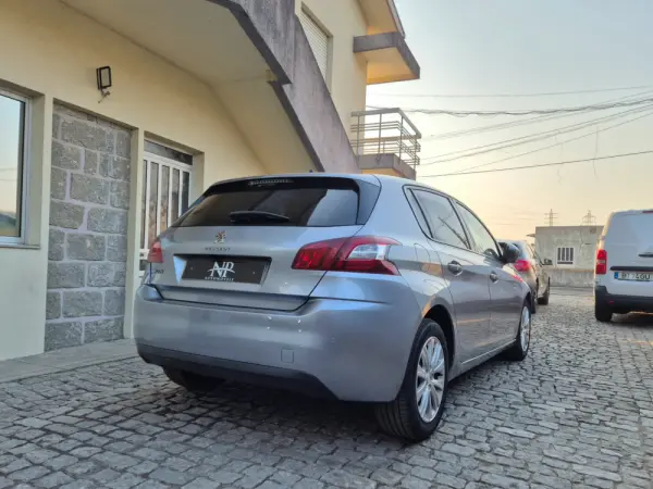 Peugeot 308 1.6 BlueHDi Style 4