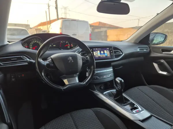 Peugeot 308 1.6 BlueHDi Style 16