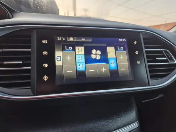 Peugeot 308 1.6 BlueHDi Style 28