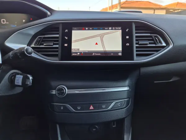 Peugeot 308 1.5 BlueHDi Active EAT8 24