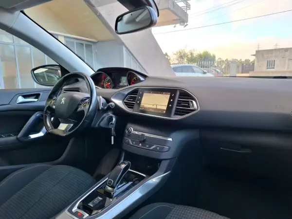 Peugeot 308 1.5 BlueHDi Active EAT8 18
