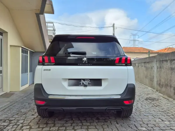 Peugeot 5008 1.5 BlueHDi Allure 3