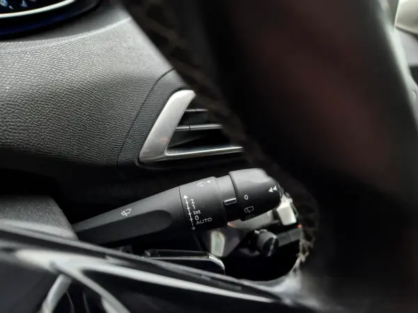 Peugeot 5008 1.5 BlueHDi Allure 25