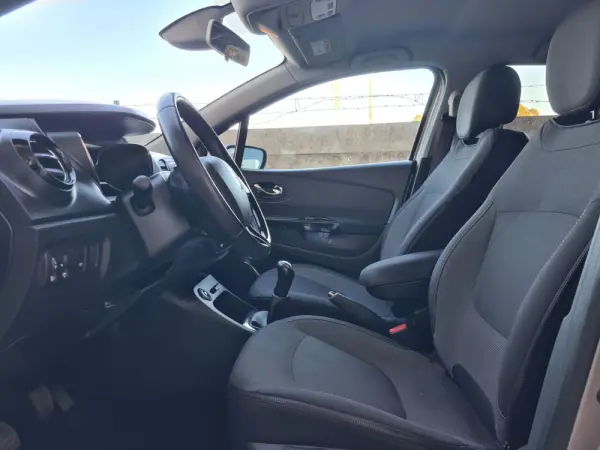Renault Captur 1.5 dCi Exclusive 11