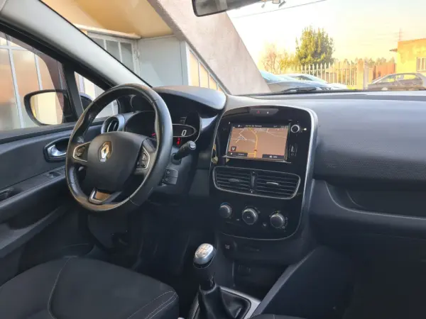 Renault Clio Sport Tourer Outro 15