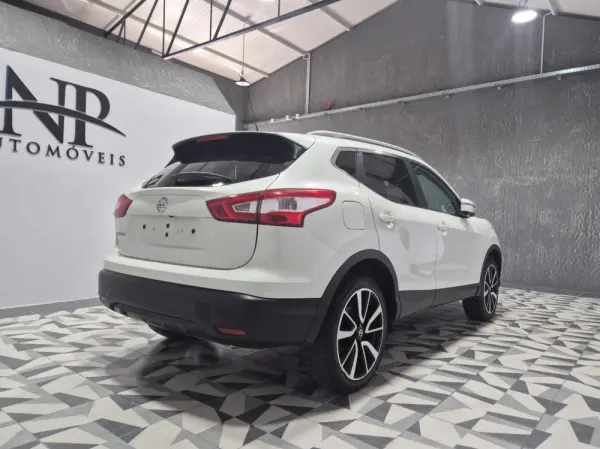 Nissan Qashqai 1.5 dCi Tekna Premium 4