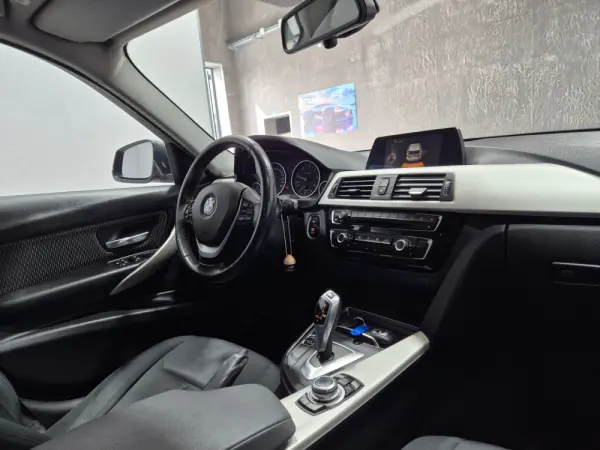BMW 318 d Aut. 14