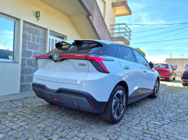 MG MG4 64 kWh Luxury 5