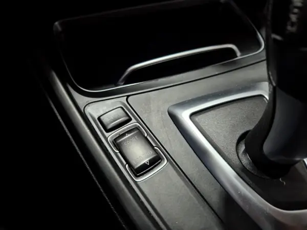 BMW 318 d Aut. 23