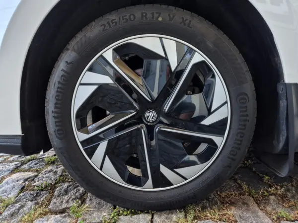 MG MG4 64 kWh Luxury 8