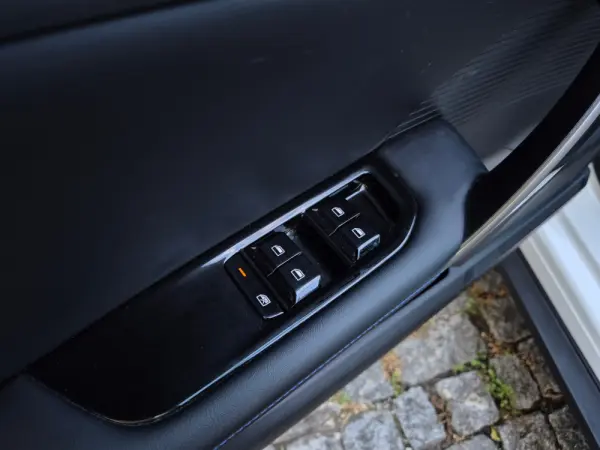MG MG4 64 kWh Luxury 33