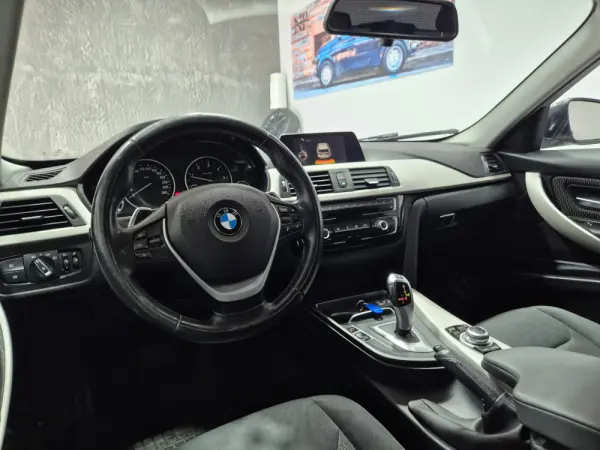 BMW 318 d Aut. 12