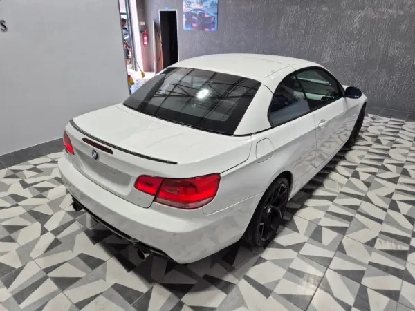 BMW 320 i Cabrio 10