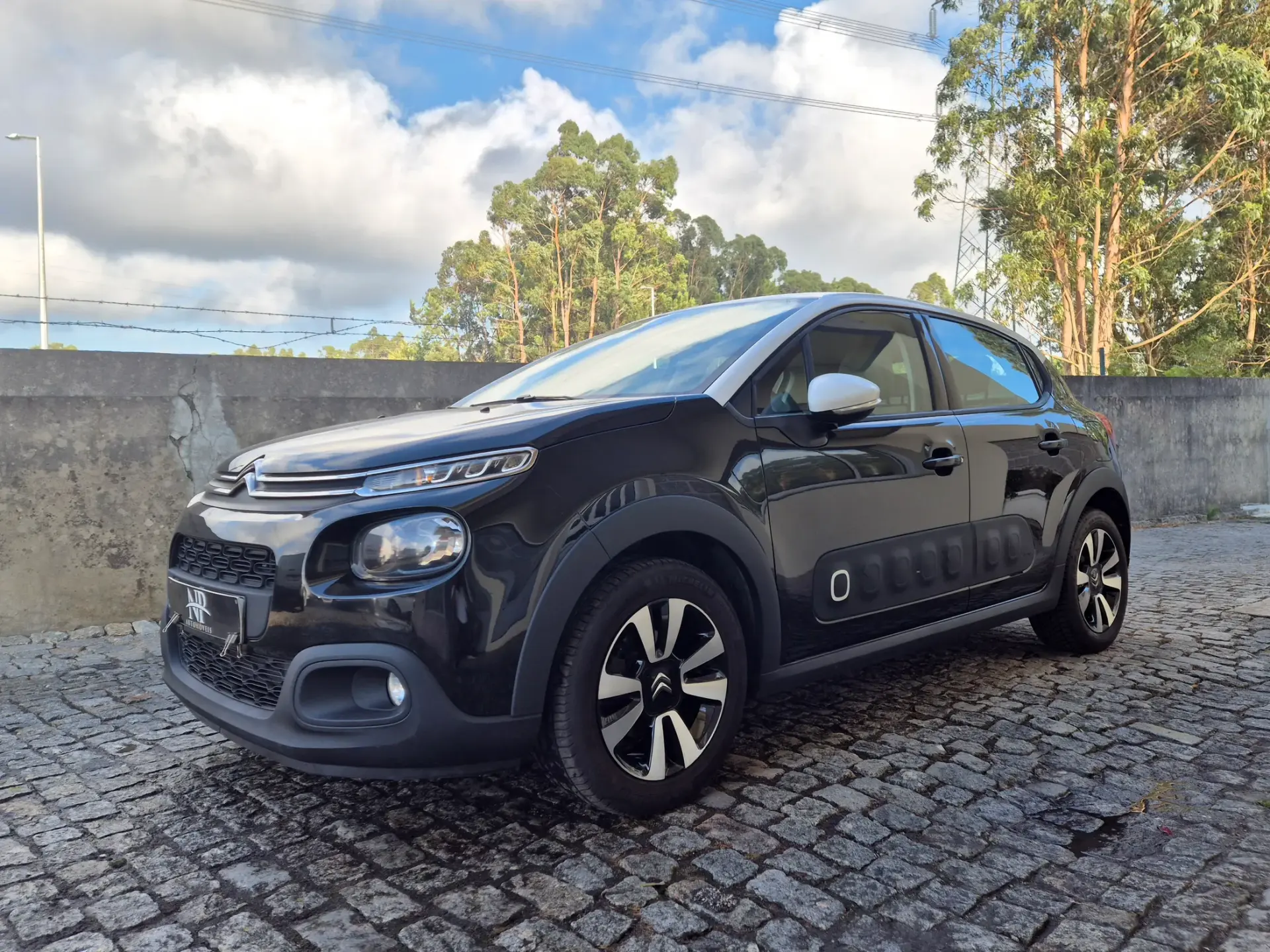 Citroen C3 1.2 PureTech Shine 1