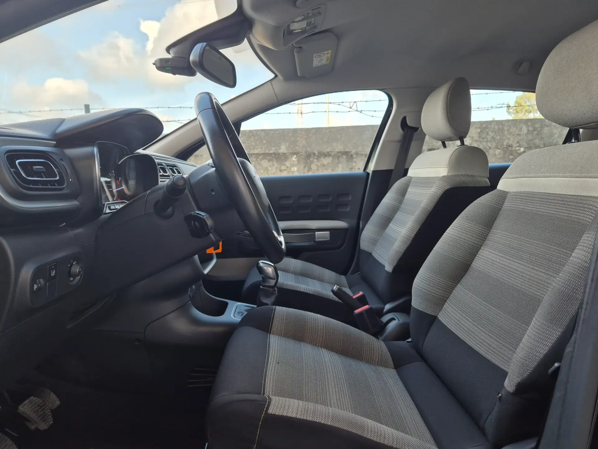 Citroen C3 1.2 PureTech Shine 16
