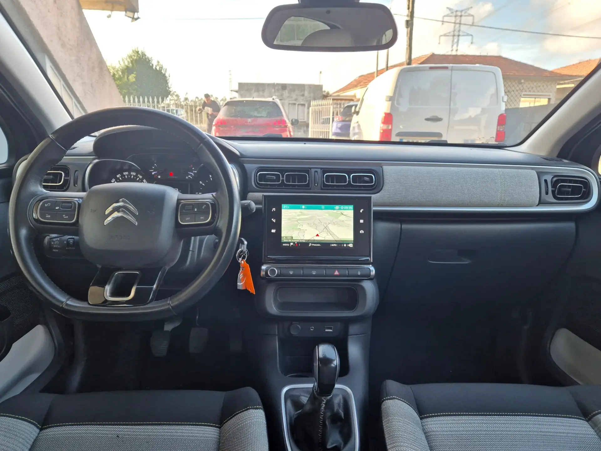 Citroen C3 1.2 PureTech Shine 19