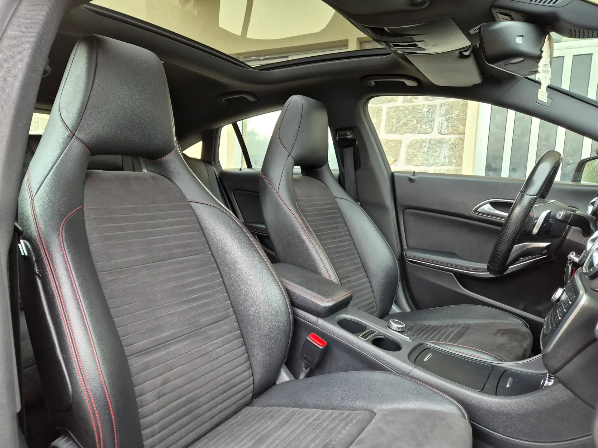 Mercedes-Benz CLA 200 d Shooting Brake AMG Line Aut. 12