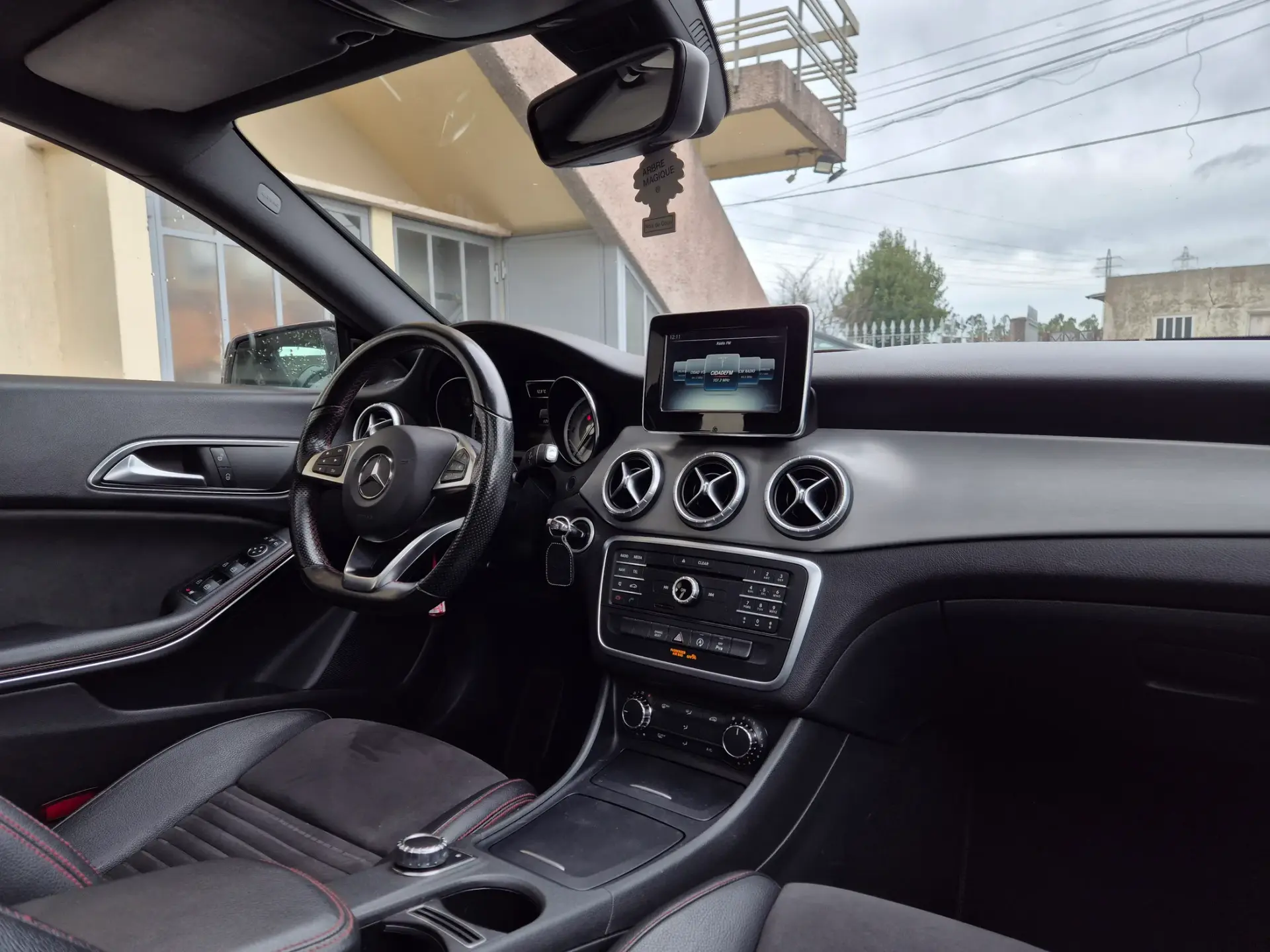 Mercedes-Benz CLA 200 d Shooting Brake AMG Line Aut. 17