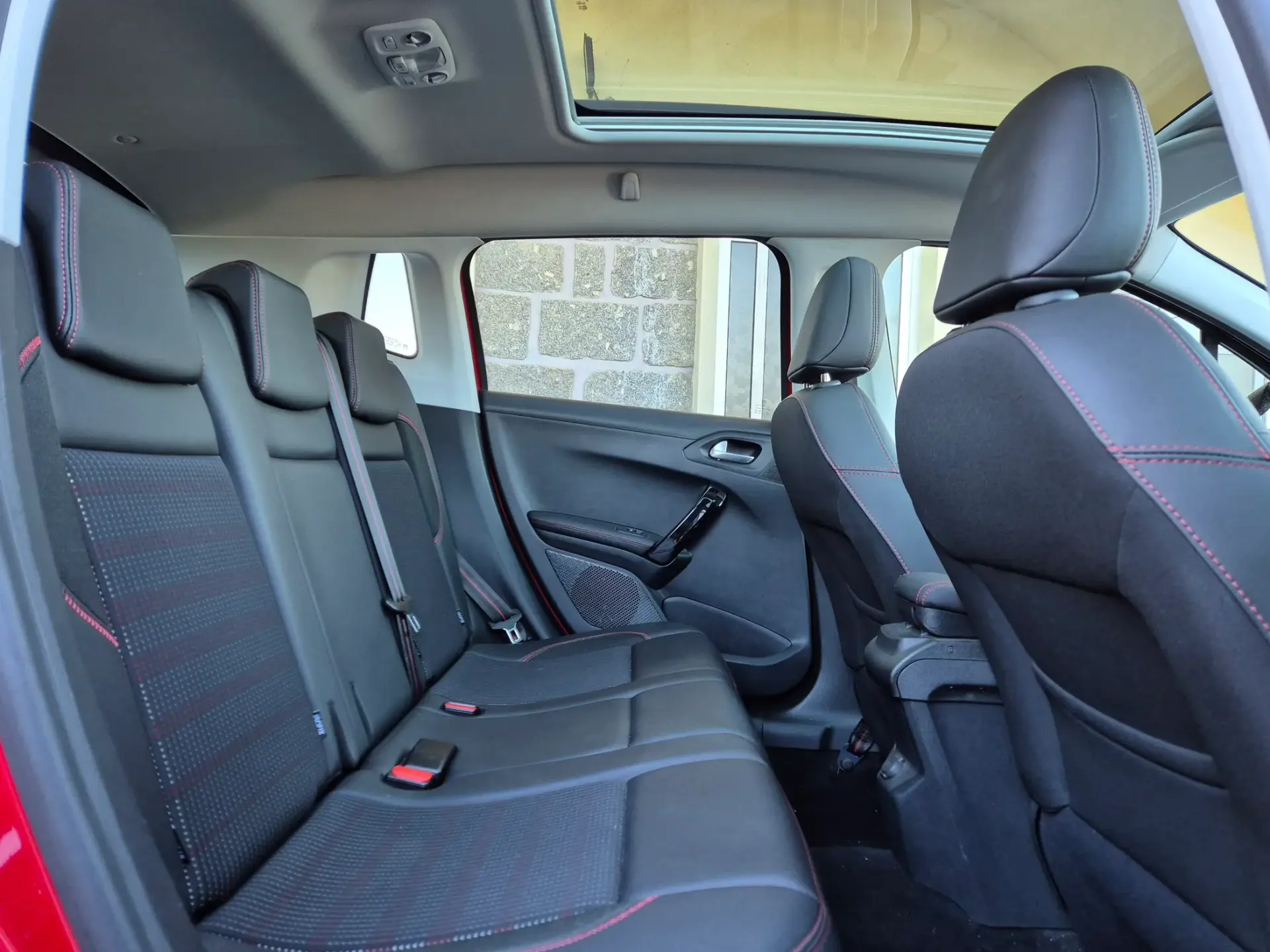 Peugeot 2008 1.6 BlueHDi GT Line 9