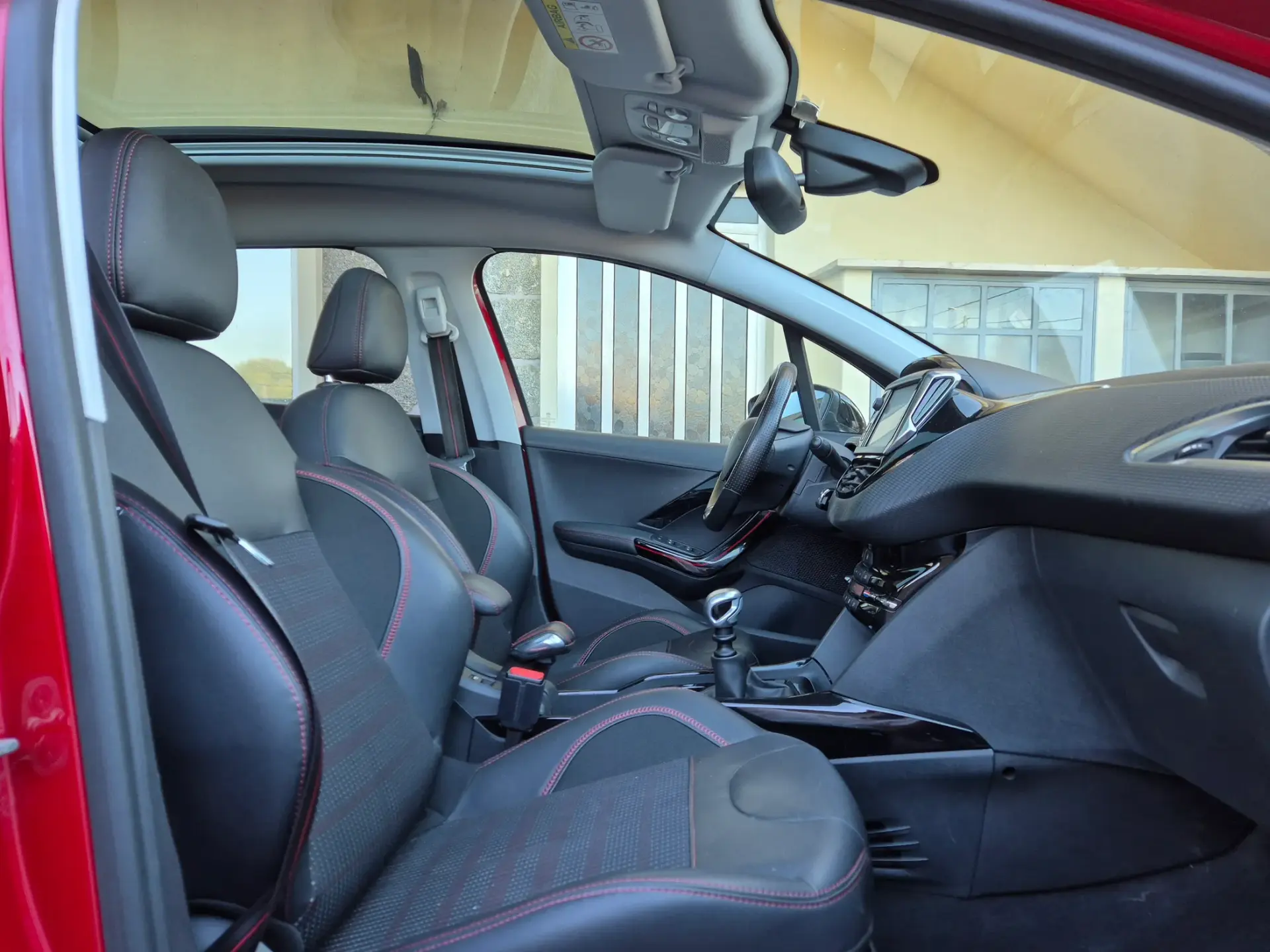 Peugeot 2008 1.6 BlueHDi GT Line 11