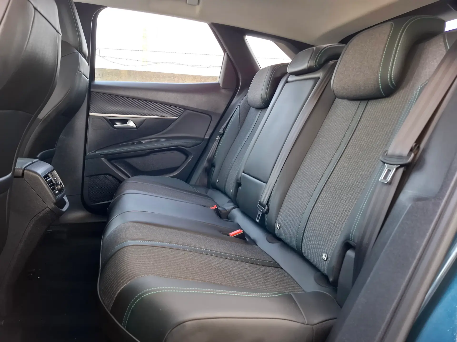 Peugeot 3008 1.5 BlueHDi Allure EAT8 17