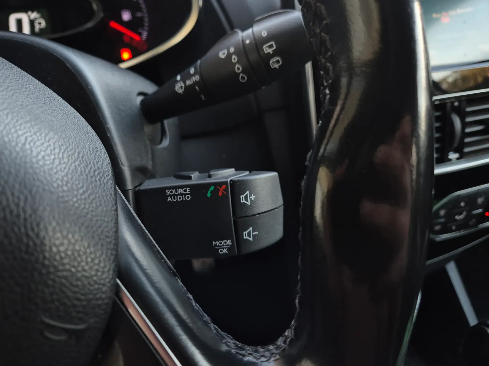 Renault Clio Sport Tourer (Energy) dCi 90 EDC Bose Edition 21