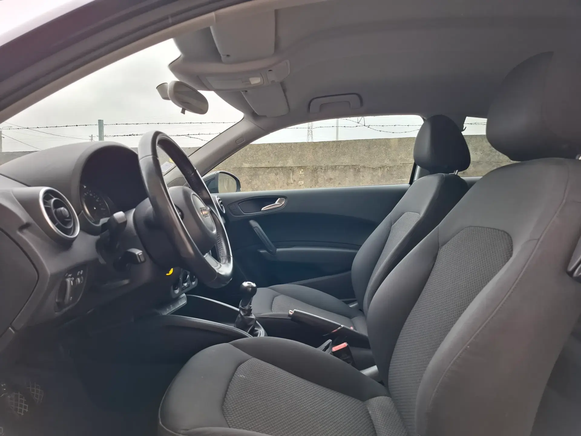 Audi A1 1.6 TDi Attraction 11