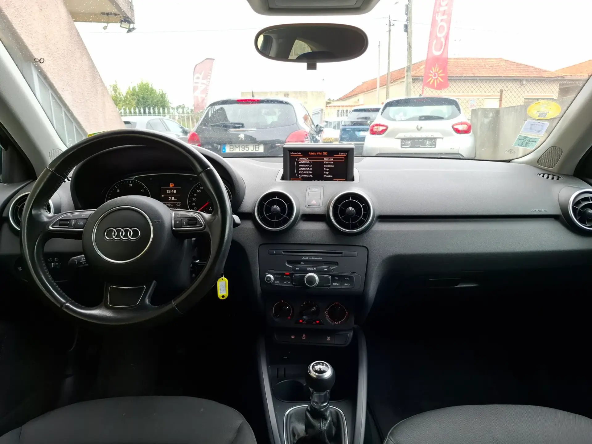 Audi A1 1.6 TDi Attraction 13