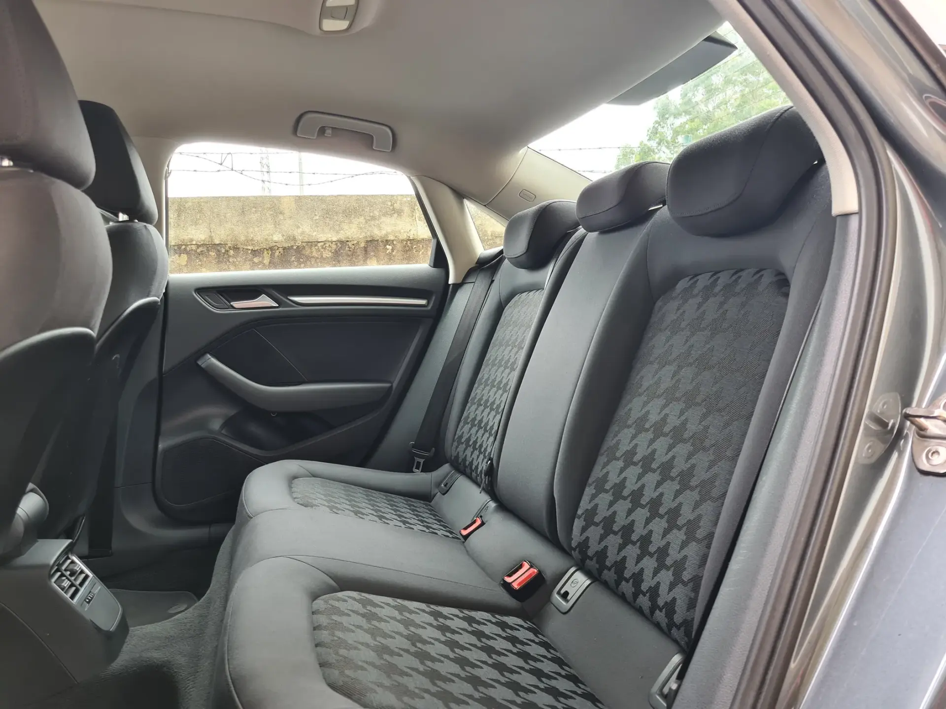 Audi A3 Limousine 1.6 TDI S-line 13