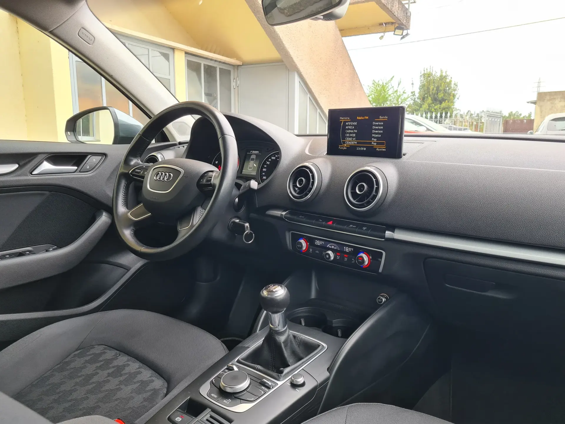Audi A3 Limousine 1.6 TDI S-line 19