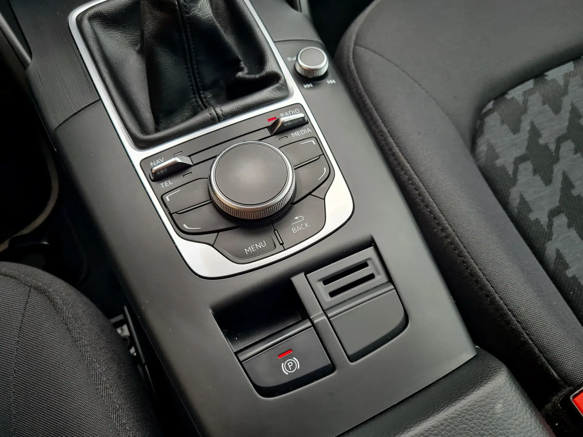 Audi A3 Limousine 1.6 TDI S-line 26