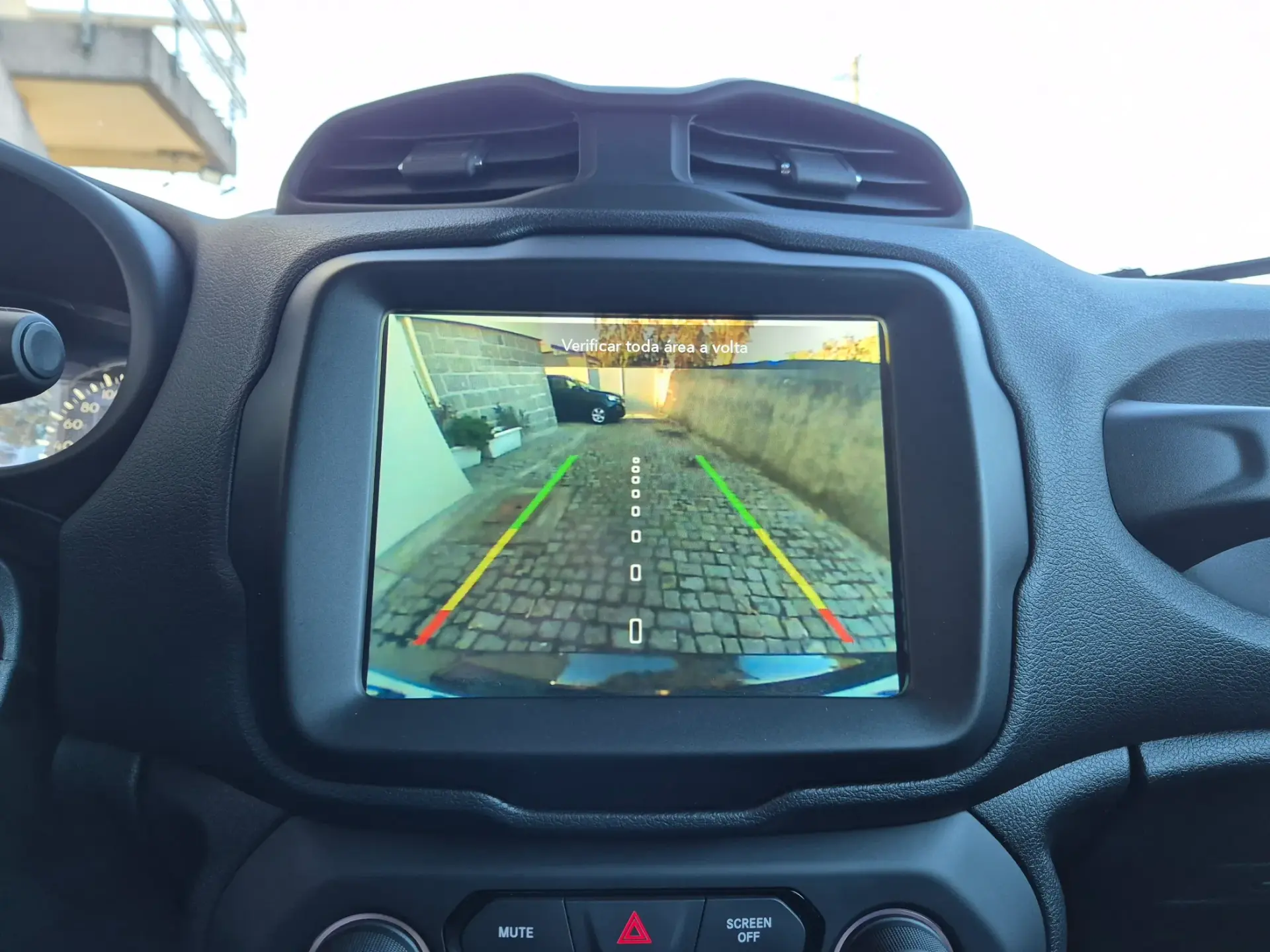 Jeep Renegade 1.0 T Limited 28