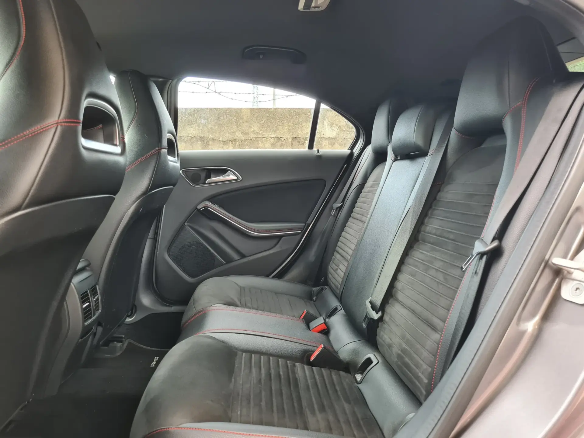 Mercedes-Benz A 180 d AMG Line 12