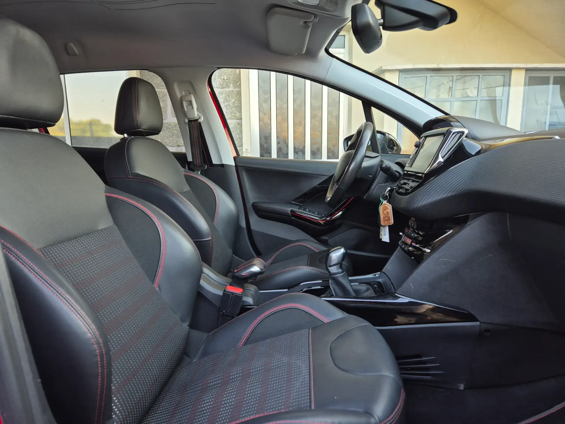 Peugeot 2008 Outro 10