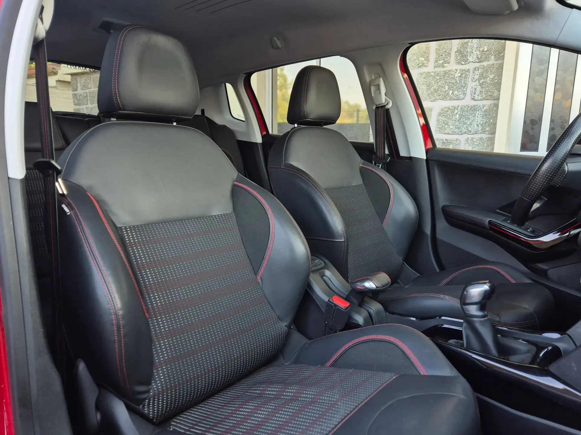 Peugeot 2008 Outro 11