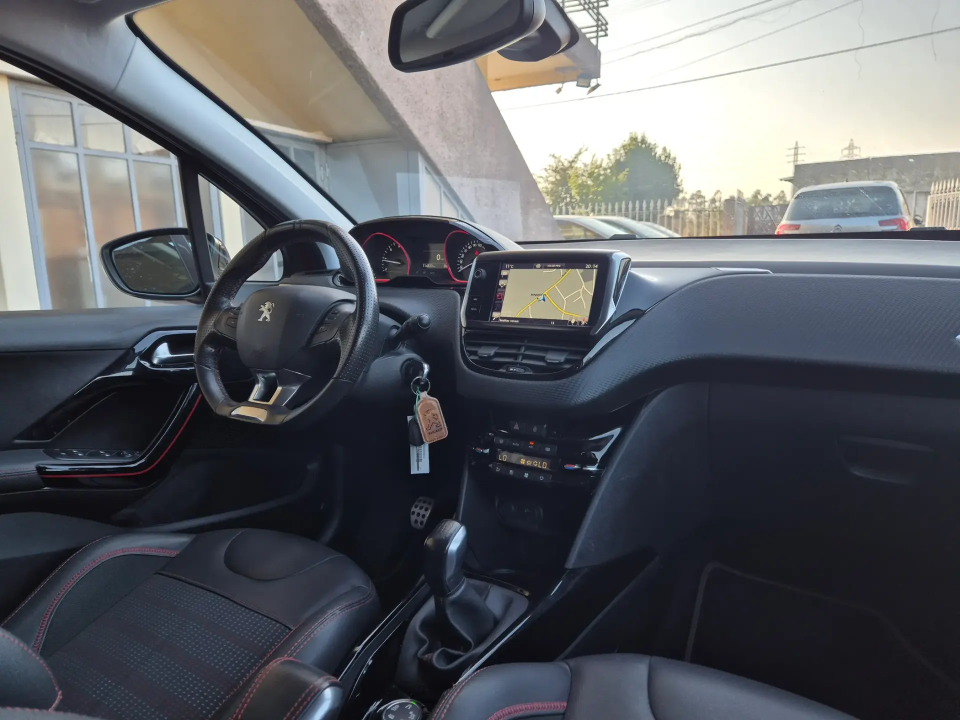 Peugeot 2008 Outro 18
