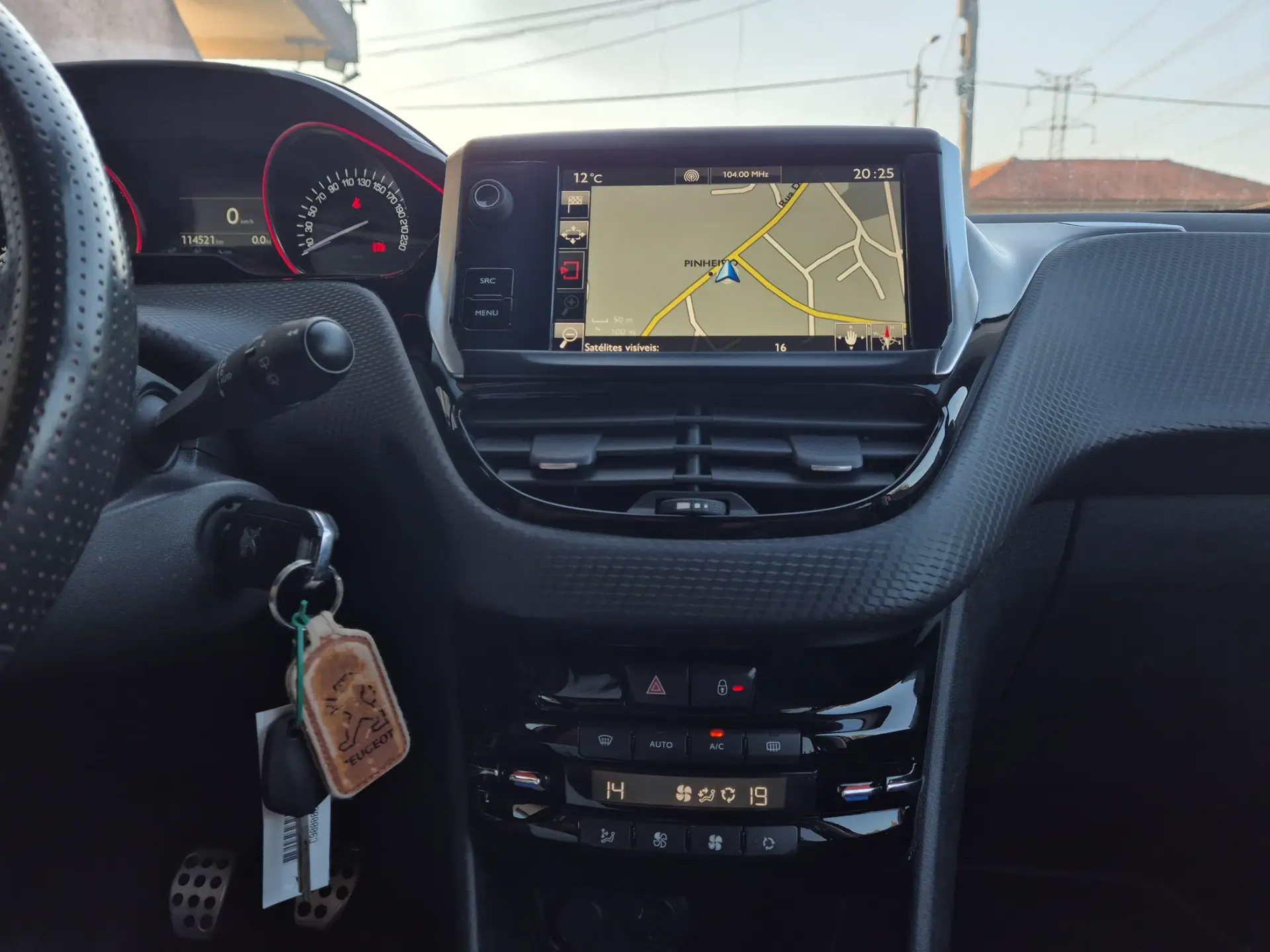Peugeot 2008 Outro 24