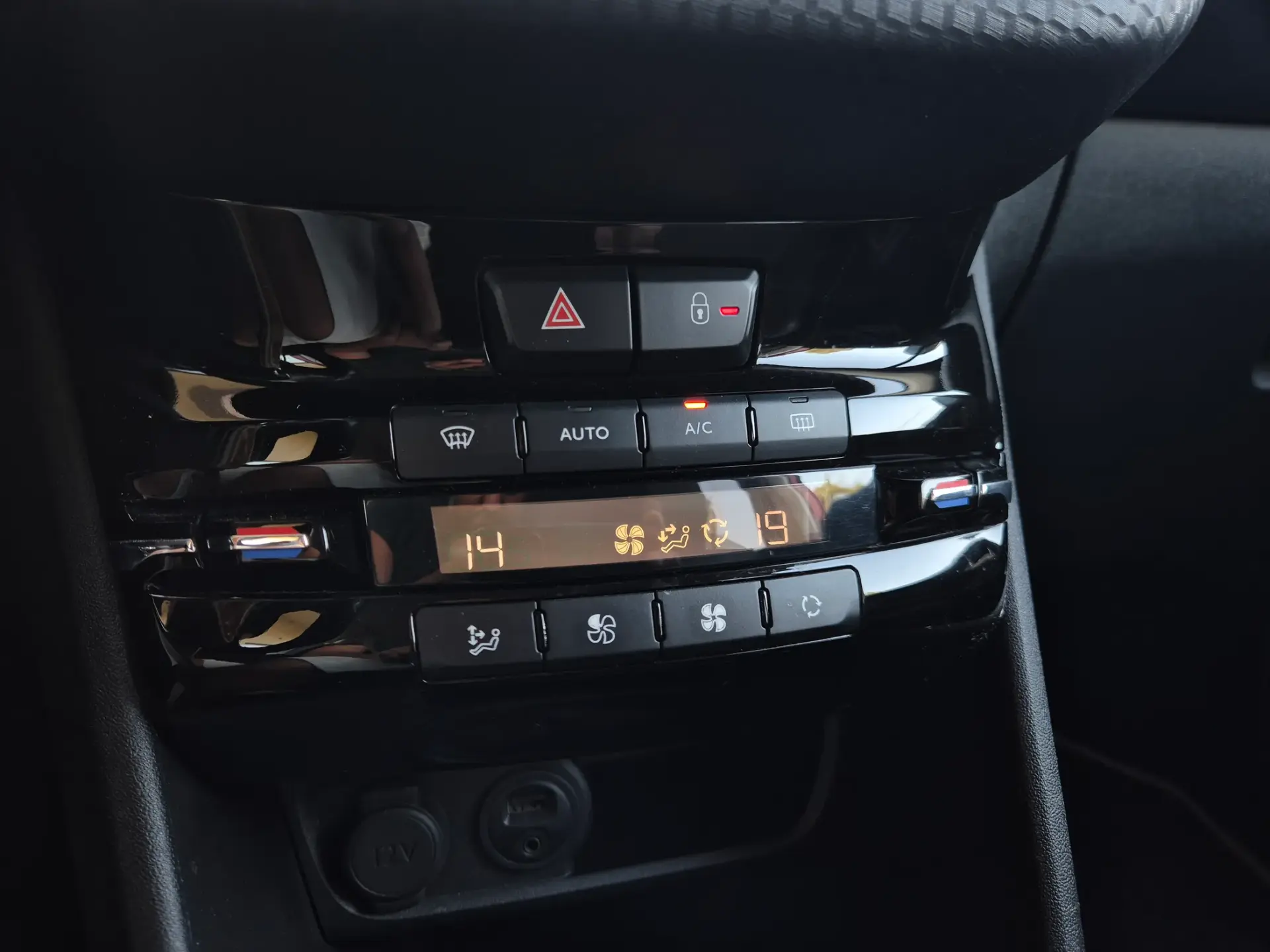 Peugeot 2008 Outro 31